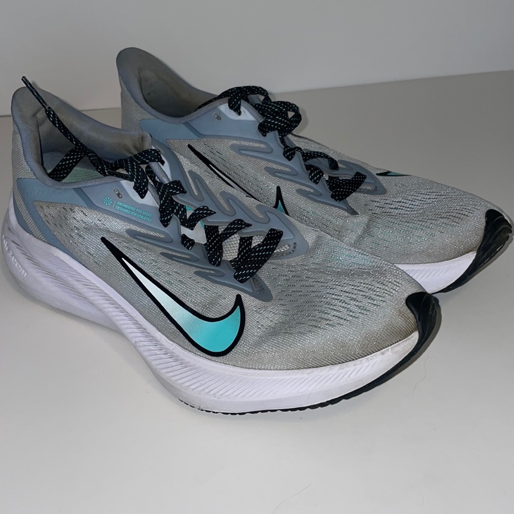 Womens Nike Zoom shoes (7.5)
